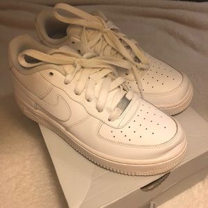 air force 1 , boys 5.5 women’s 7